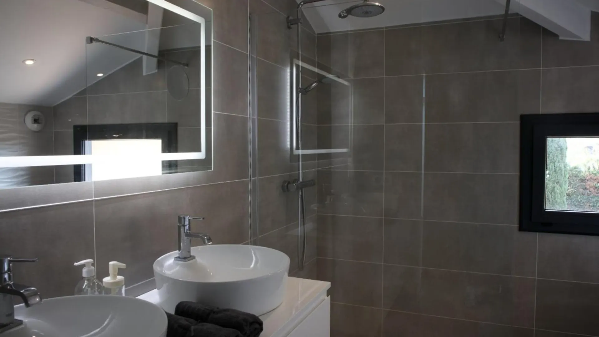 Spacious Apartment Of 90 M2 In Tuluza